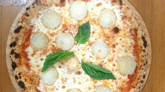 Pizza Chèvre  - Il Nanglo Pizzeria