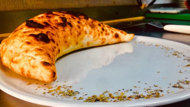 Calzone Napoletana  - Il Nanglo Pizzeria, Lisbon