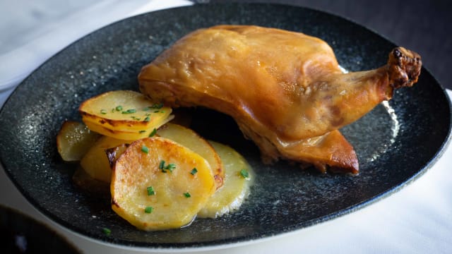 Cochinillo asado - Siete Capillas - Hacienda La Coracera, San Martin De Valdeiglesias