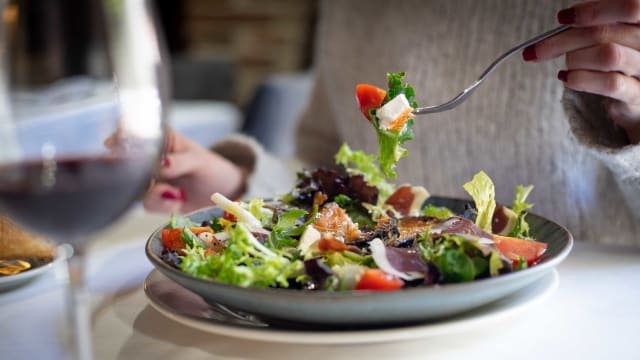 ensalada de vieras y gambon - Siete Capillas - Hacienda La Coracera, San Martin De Valdeiglesias