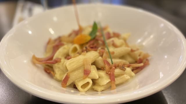 Rigatoni alla carbonara guanciale - Giulia, Paris