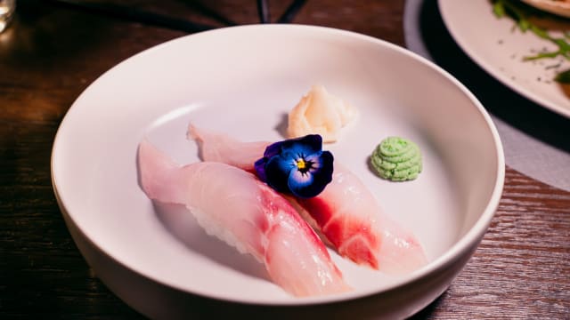 nigiri di Ricciola - Aki