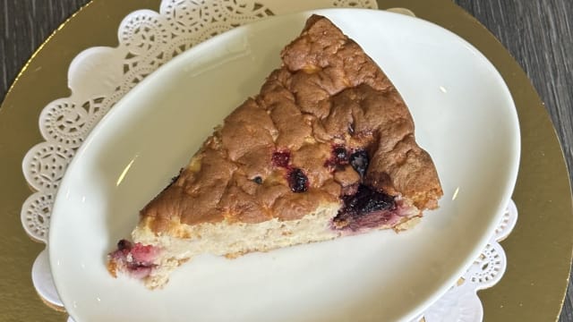 Charlotte aux pommes - PIROJKI Cafe-Boulangerie, Carouge