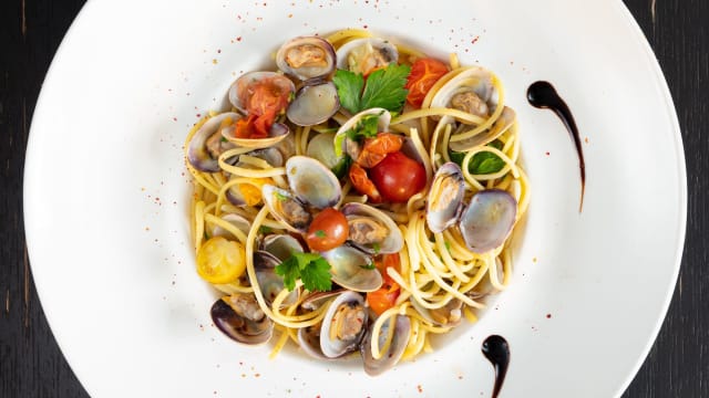 Linguine alle Vongole - Bistro d'Italie