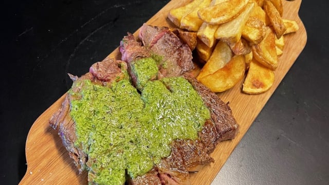 Entrecôte française de race limousine 350g, frites fraiches et sauce persillées - Feel Good