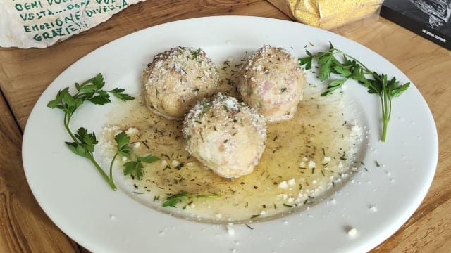 Canederli con burro salvia e formaggio - SEducere la Baita di Montagna in Città, Pescara