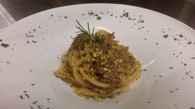 Pici al ragù di Cinta Senese con Granella di Pistacchi - Lampolla, San Gimignano