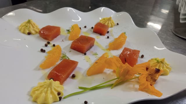 Salmone marinato all’arancia e pepe rosa  - Lampolla, San Gimignano