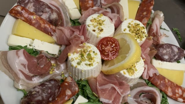 Tagliere di salumi e formaggi    - Agriturismo la Vecchia Stalla