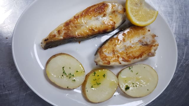 Turbot (grillé ou "en caldeirada") - La Penela, Paris