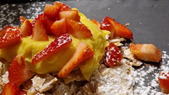 Sbriciolata crema al limone e frutta fresca - Piazza Margherita, Genzano Di Roma