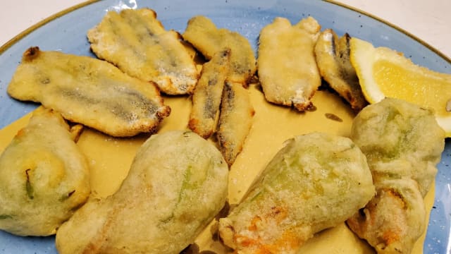 Alici gratinate e fiori di zucca pastellati - Matre Ristorante, Gallipoli