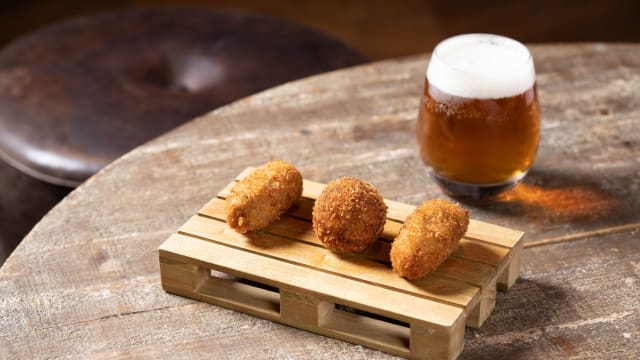 Croqueta cremosa de pollo - Casa Gracia Restaurant, Barcelona