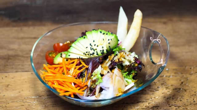 Salad with ginger vinaigrette - El Viti Taberna, Barcelona