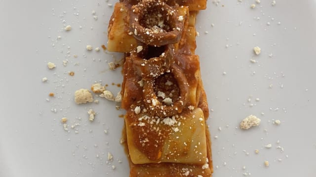 Pacchero di gragnano con totani, provola e sbriciolata di tarallo - Trattoria San Giuseppe, Amalfi