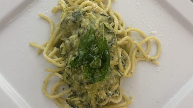 Ndunneri di Minori con pomodoro provola e basilico - Trattoria San Giuseppe, Amalfi