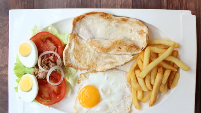 Combi Pollo - Cafetería El Raíl, Parla