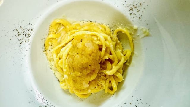 Tonnarelli Cacio e Pepe con battuto di gamberi - BucaVino, Rome