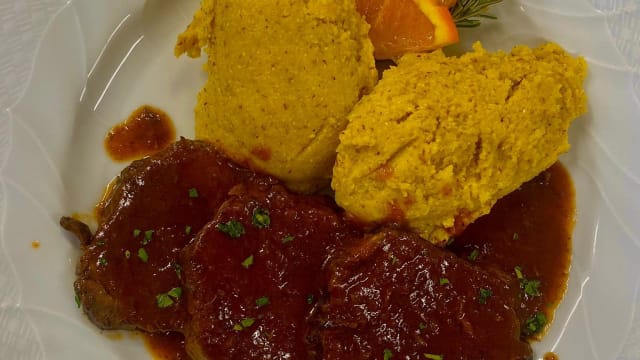 Guancialetto di vitello rosolato al forno con polenta di storo - San Colombano, Rovereto