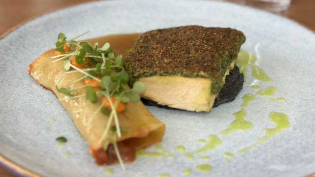 Haut de cuisse de volaille des hauts-de-france en croute d’herbes, polenta aux herbes, cannellonis aux légumes - Le Piaf - Le Domaine des Vanneaux, L'Isle-Adam