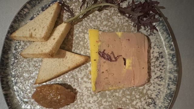 Foie gras mi-cuit de canard français, fleur de sel de guérande, poivre de kampot, chutney figue mangue - La Boussole, Paris