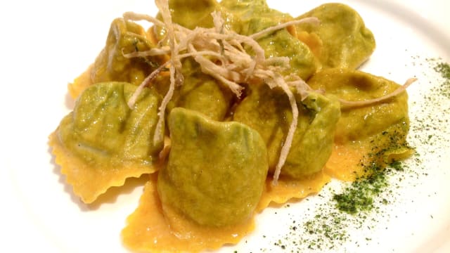 Tortelli di ricotta e bietole con coste croccanti - l'Incontro