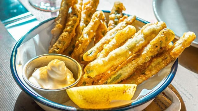 Peixinhos da horta c/ maionese vegan - Pão de Canela, Lisbon