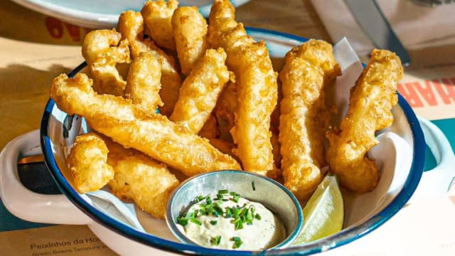 Tempura de Pota, Lima, Maionese de Coentros - Pão de Canela, Lisbon