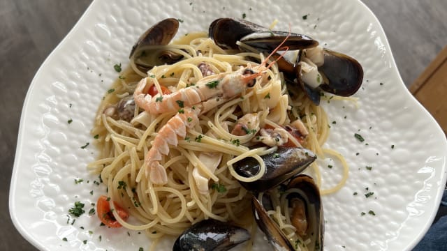 Spaghetti allo scoglio - La Bottega Del Mare