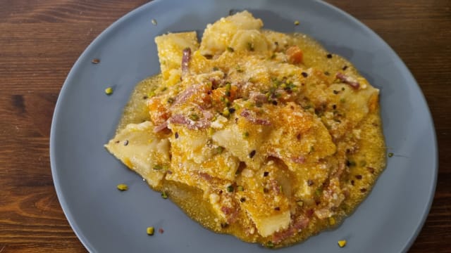 Raviolo di Ricotta con zucca,speck e granella di pistacchio - Bistrot A' Ficaredda