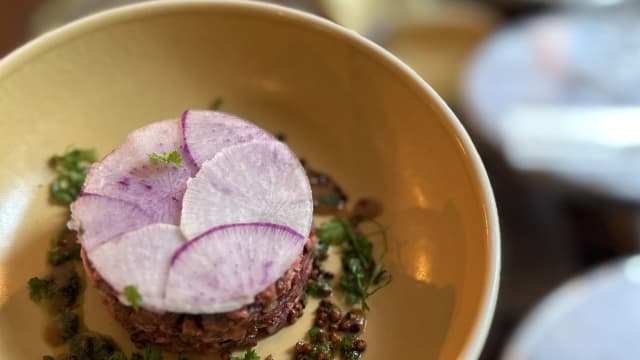 Tartaré végétal, espuma de betteraves, chip's de sarrasin - Ty Louis