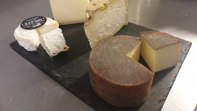 Dégustation de fromages affinés laiterie Kerguillet - Ty Louis