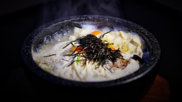 Soupes de raviolis au poulet avec boeuf - PW RESTAURANT COREEN, Paris