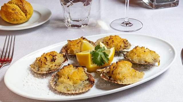 Zamburiñas con cebolla pochada, gratinadas al albariño - El Barril de Recoletos, Madrid