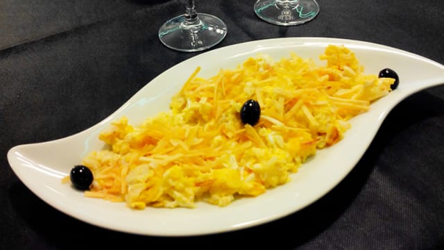 Revuelto de Bacalao con Patatas Crujientes, Cebolla Y Aceitunas Negras - El Rosario, Madrid