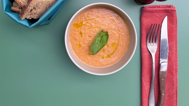 Gaspacho de tomate, poivrons, basilic - La Cantine Arkose Pont de Sèvres