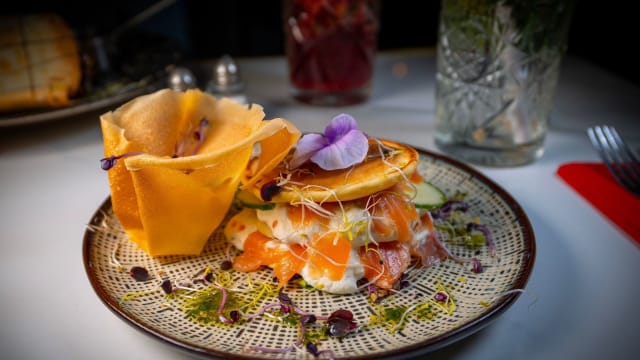 Blinis au cresson et à la truite fumée - Le Totem, Colombes