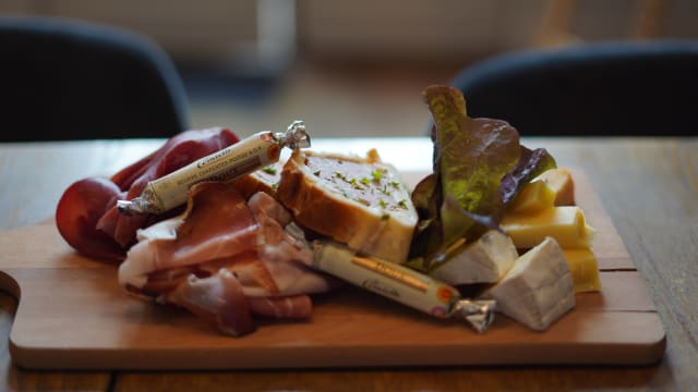 Plateau de charcuteries et de fromages - Le Clos Corbier