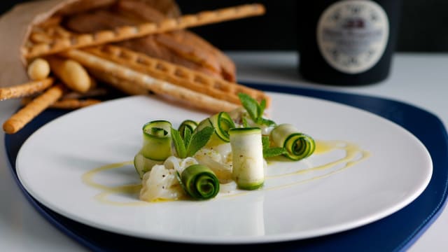 Spaghetti di calamaro con zucchine marinati al profumo di menta  - Ama Bistrot