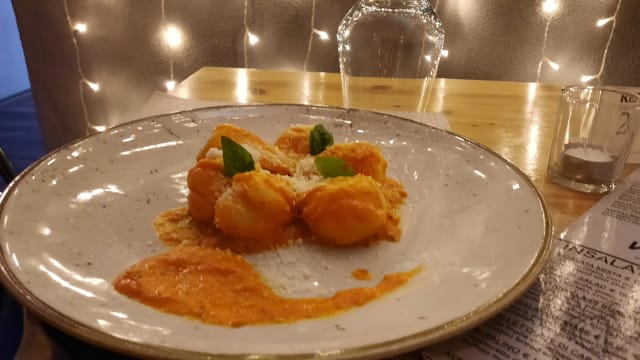 Culurgionis di patate e menta al sugo di pomodoro fresco e pecorino - Kephas Pizza&Grill, Cagliari