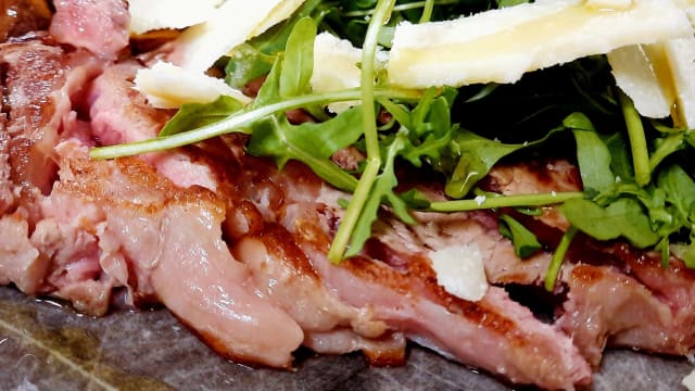 Tagliata di angus ( 350/ 400 gr.) con rucola e grana  - Kephas Pizza&Grill