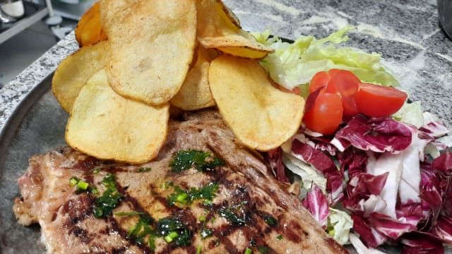 Bistecca di manzo ( 450 gr.) con insalata e chips  - Kephas Pizza&Grill, Cagliari