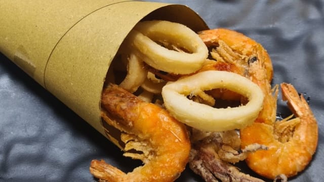 Cuoppo di gamberi e calamari - Fresco di Mare