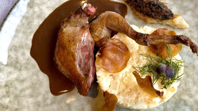 Noix de Saint Jacques, crème de céleri aux truffes, légumes du moment - La Ferme Blanche