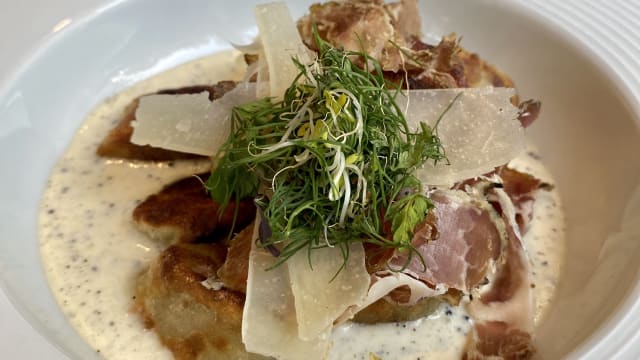 Carpaccio de bar à la citronelle thaï, asperges vertes - La Ferme Blanche