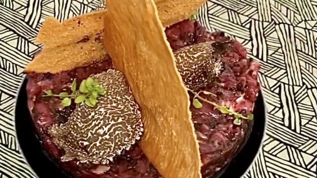 Tartare di manzo - petali di tartufo e pane curasao  - Le Narici Restaurant