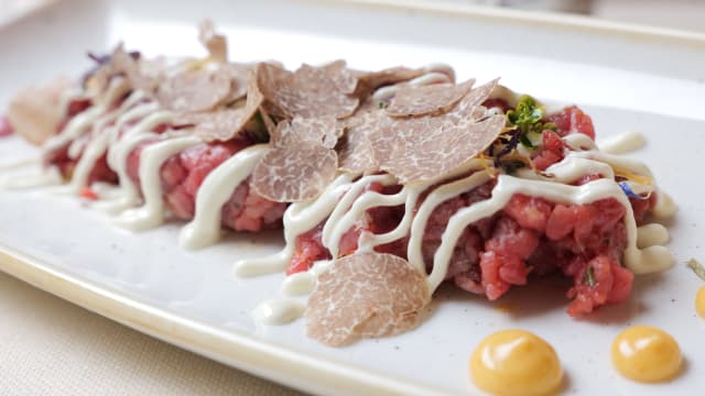 Tartare Di Manzo , Burrata E Tartufo Fresco - Braceria all'11, Florence