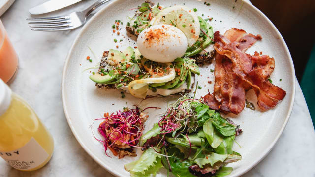 Avoloco toast  - Judy, Cantine Qualitarienne - Rousseau, Paris