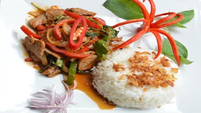 Riz au bœuf ou poulet sauté basilic - TEUK CHHOU, Paris