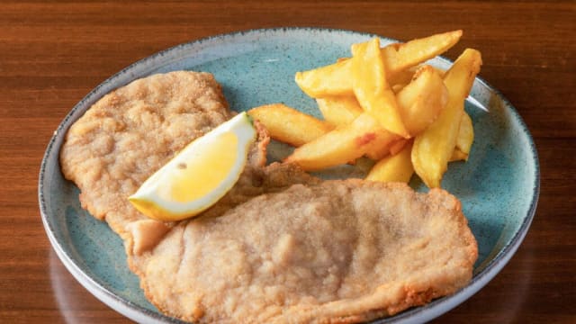 Milanesa tradicional con guarn.  - Loren RestoBar, Barcelona